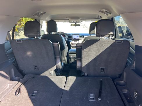 Used 2022 Ford Explorer XLT w/ Equipment Group 202A image 14