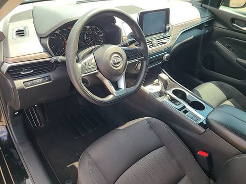 Used 2024 Nissan Altima 2.5 SV AWD/4WD image 13