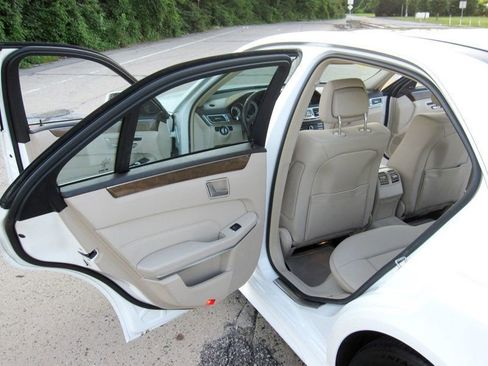 Used 2016 Mercedes-Benz E 350 4MATIC Sedan w/ Premium Package image 26