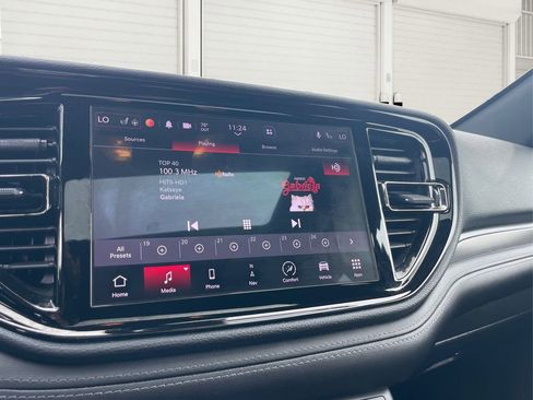 Used 2022 Dodge Durango GT image 28