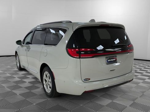 Used 2021 Chrysler Pacifica Limited w/ Premium & Safety Sphere Group FWD image 3
