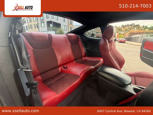 Used 2013 Hyundai Genesis 3.8 RWD image 9