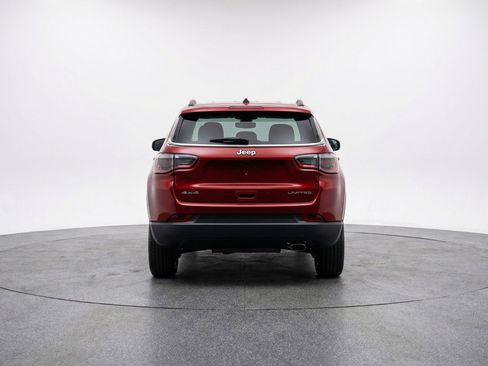 Used 2025 Jeep Compass Latitude AWD/4WD image 7