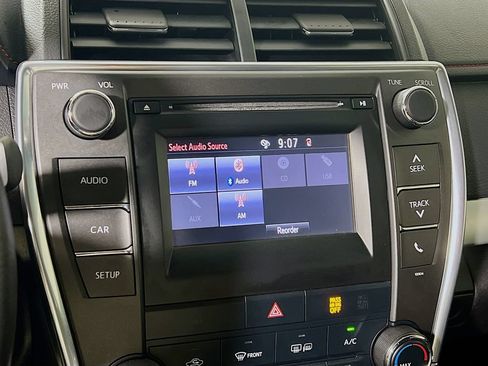 Used 2017 Toyota Camry SE FWD image 13