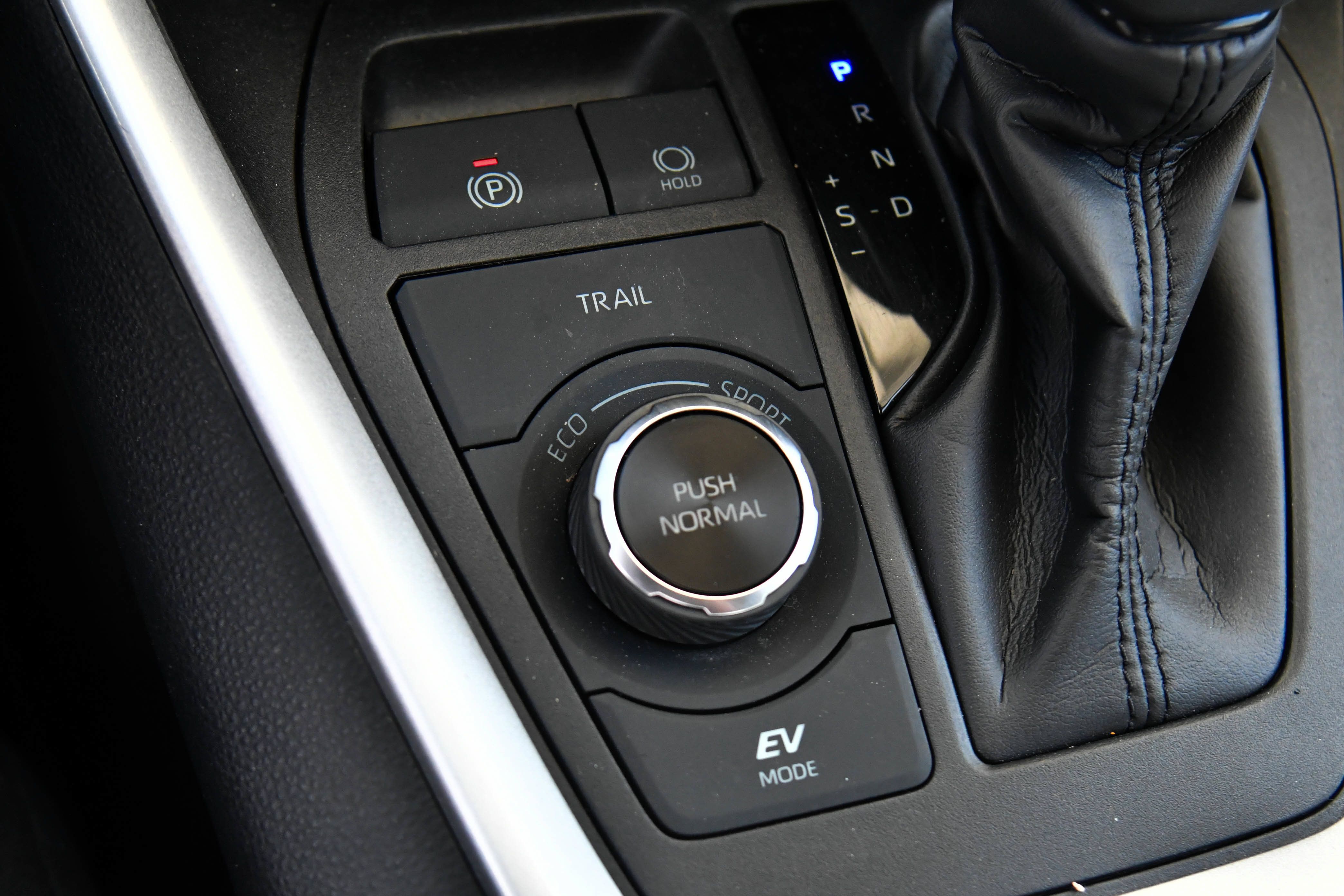 Used 2024 Toyota RAV4 LE AWD/4WD image 28