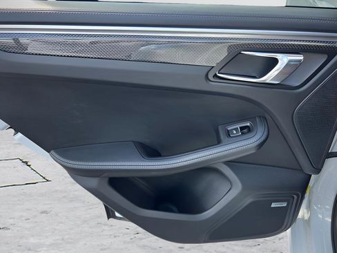 Used 2017 Porsche Macan Turbo image 23