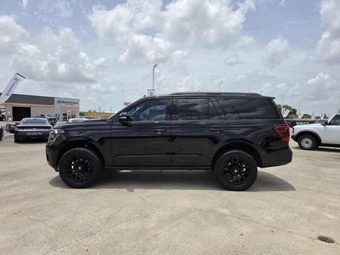 Used 2022 Ford Expedition Limited AWD/4WD image 2