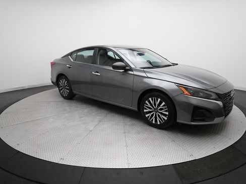 Certified 2025 Nissan Altima 2.5 SV image 13