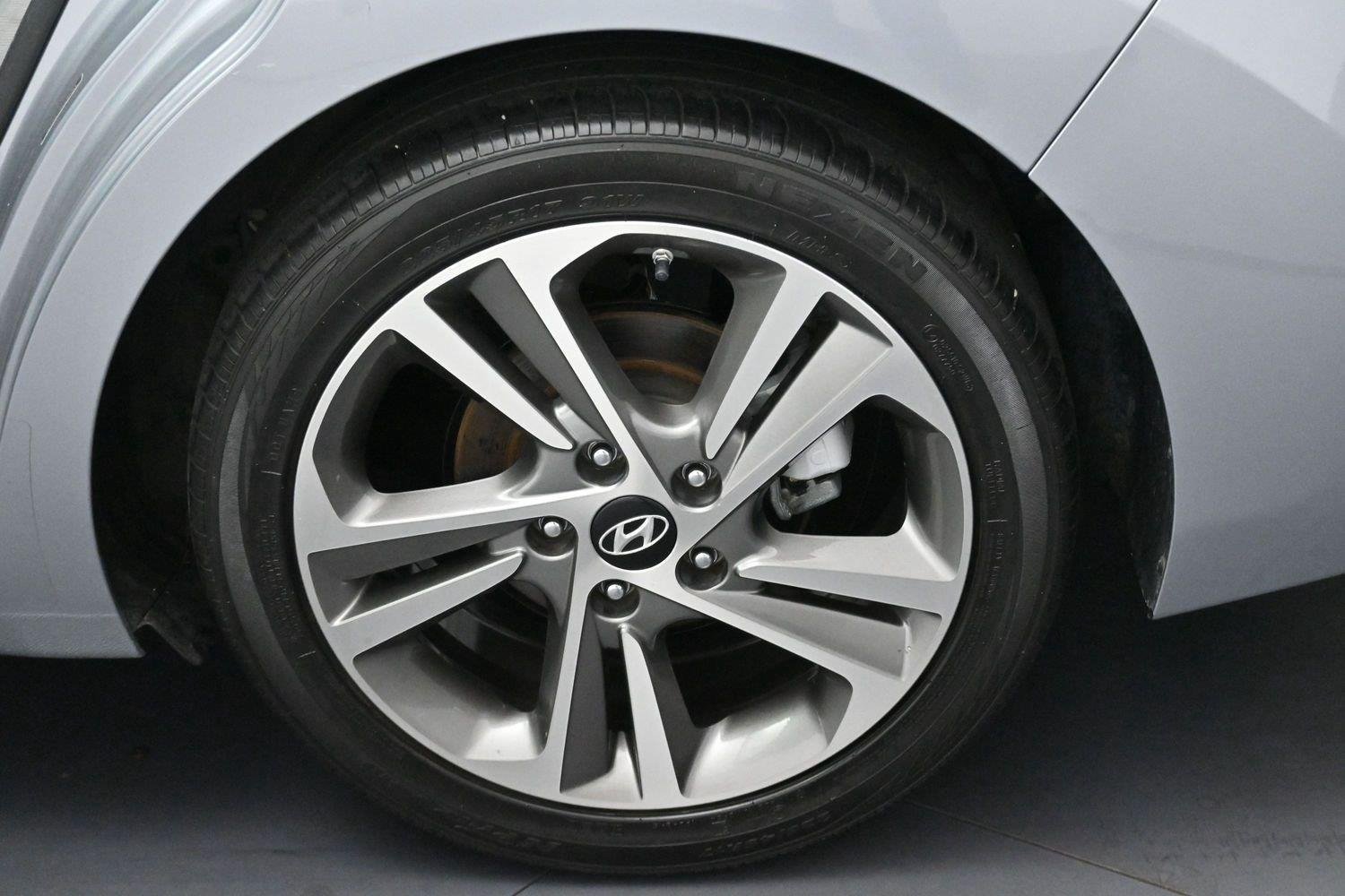 Used 2017 Hyundai Elantra Limited FWD image 32