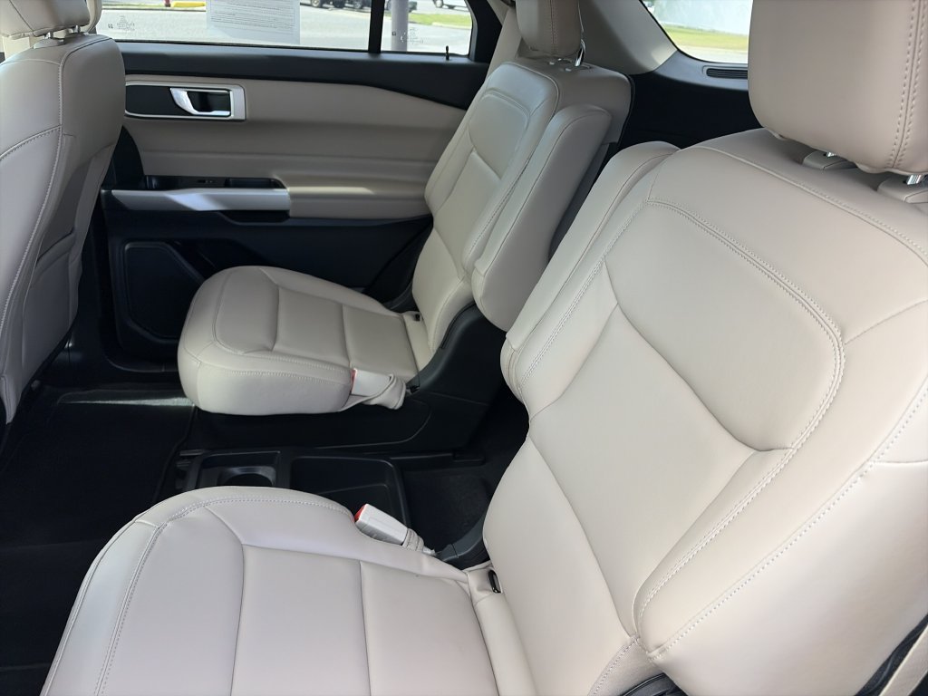 Certified 2021 Ford Explorer XLT w/ Equipment Group 202A RWD image 30