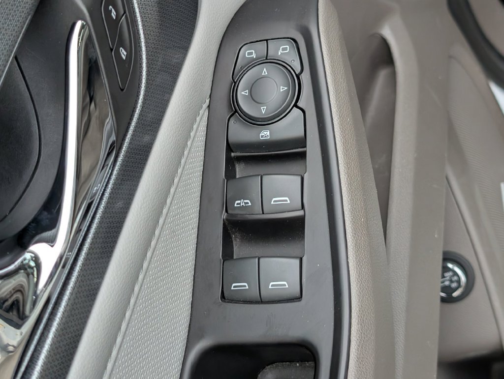 Used 2019 Chevrolet Traverse Premier w/ Driver Confidence II Package FWD image 16