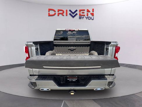 Used 2025 Chevrolet Silverado 1500 High Country AWD/4WD image 37