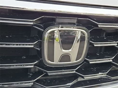 Used 2025 Honda Pilot Touring image 12