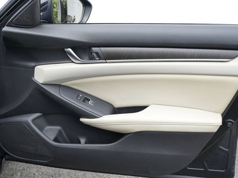 Used 2018 Honda Accord EX image 31