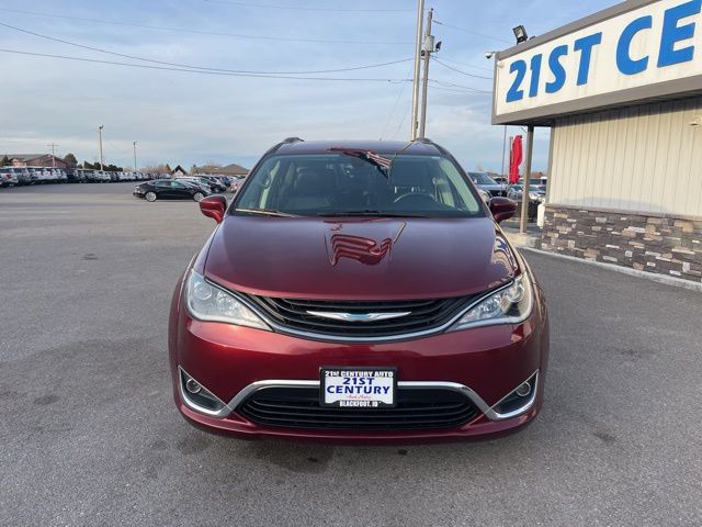 Used 2019 Chrysler Pacifica Touring-L FWD image 2