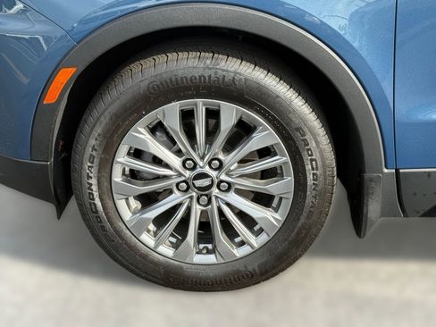 Used 2025 Cadillac XT4 Premium Luxury image 12