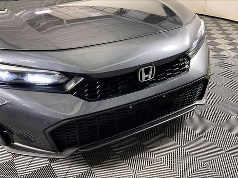 Used 2025 Honda Civic Sport image 32