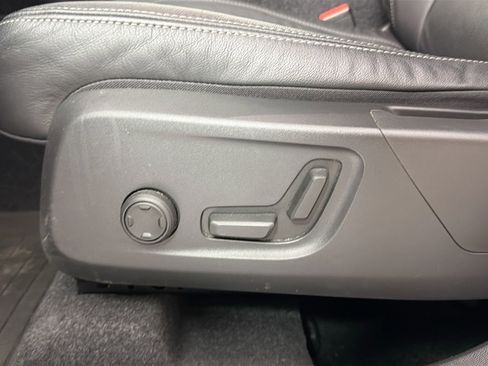 Certified 2023 Volvo XC40 B5 Plus w/ Driver Assist Package image 19