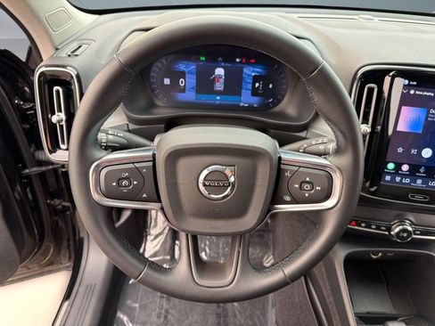 Used 2025 Volvo XC40 B5 Core AWD/4WD image 11