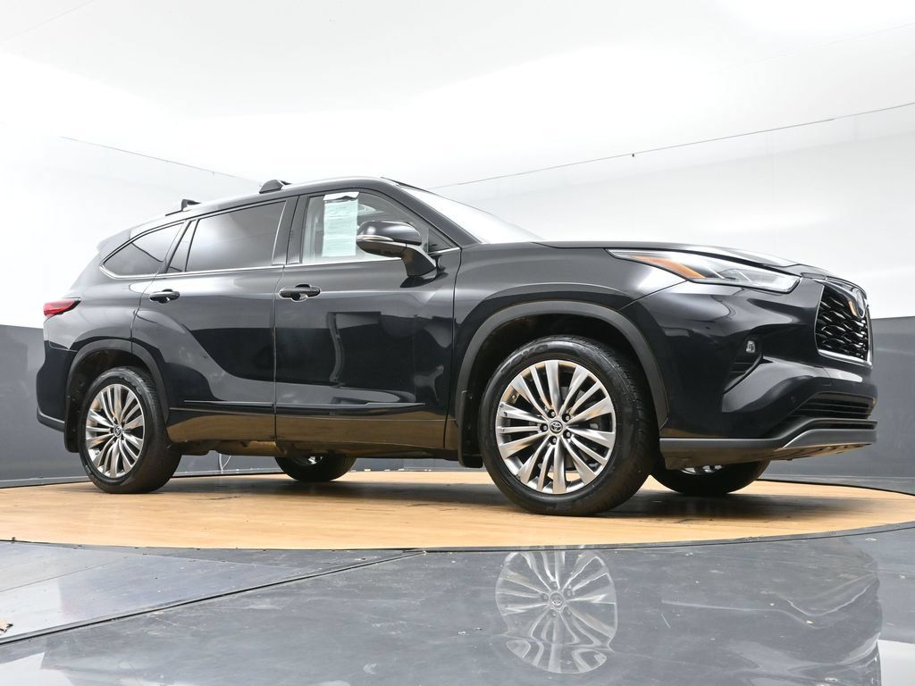 Used 2022 Toyota Highlander Platinum AWD/4WD image 54