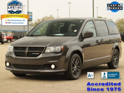 Used 2018 Dodge Grand Caravan SE image 3