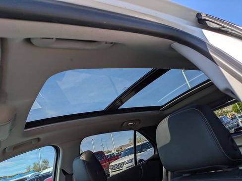 Used 2018 Chevrolet Equinox Premier image 16