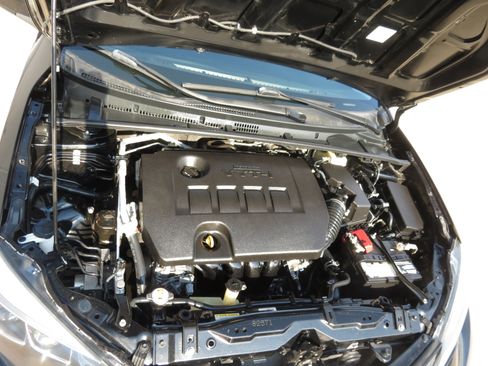 Used 2017 Toyota Corolla SE w/ SE Premium Package FWD image 10