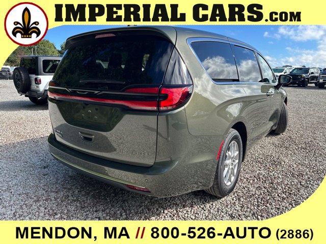New 2027 Chrysler Pacifica Select FWD image 12