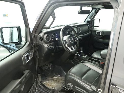 Used 2019 Jeep Wrangler Unlimited Sahara w/ Uconnect 4C Nav & Sound Group image 25