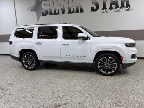 Used 2022 Jeep Grand Wagoneer Series III w/ Rear Seat Video Group 1 image 35