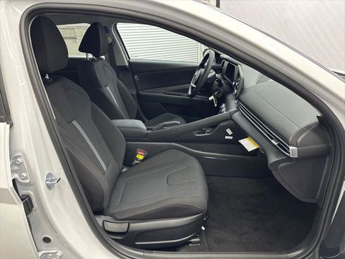 New 2026 Hyundai Elantra SE FWD image 13