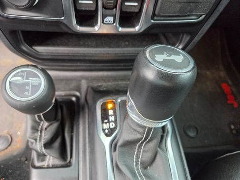Used 2023 Jeep Wrangler Unlimited Sahara w/ Cold Weather Group AWD/4WD image 8