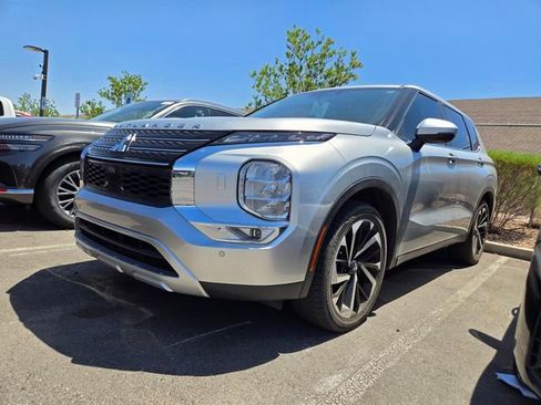 Used 2022 Mitsubishi Outlander SE AWD/4WD image 2