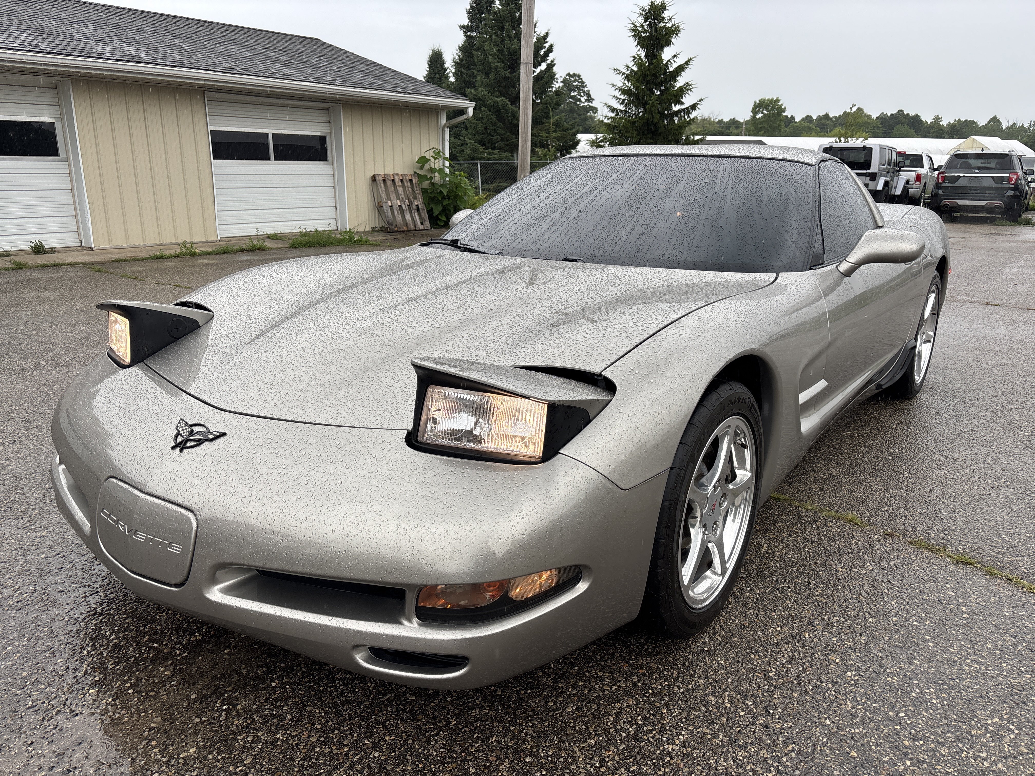 Used 2000 Chevrolet Corvette Coupe w/ Roof Pkg RWD image 9