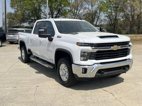 Used 2025 Chevrolet Silverado 2500 LT AWD/4WD image 3