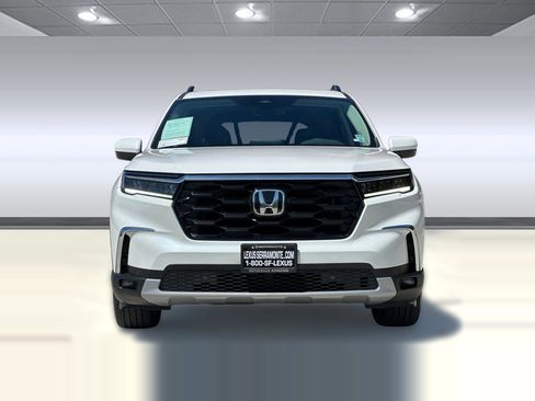 Used 2025 Honda Pilot Touring image 5