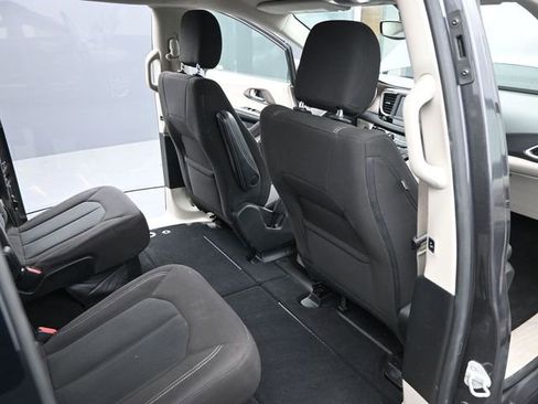 Used 2023 Chrysler Voyager LX FWD image 18