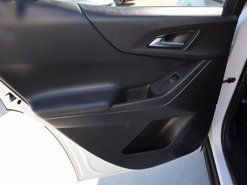 Used 2025 Chevrolet Equinox LT w/ Convenience Package II image 16