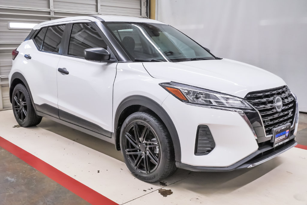 Used 2022 Nissan Kicks S FWD image 5