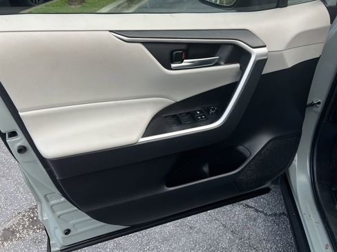 Used 2021 Toyota RAV4 XLE w/ Convenience Package image 14