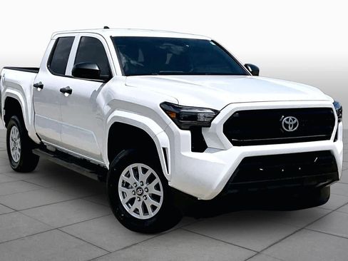 Used 2025 Toyota Tacoma SR RWD image 3