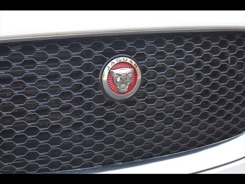 Used 2019 Jaguar F-PACE Prestige AWD/4WD image 42