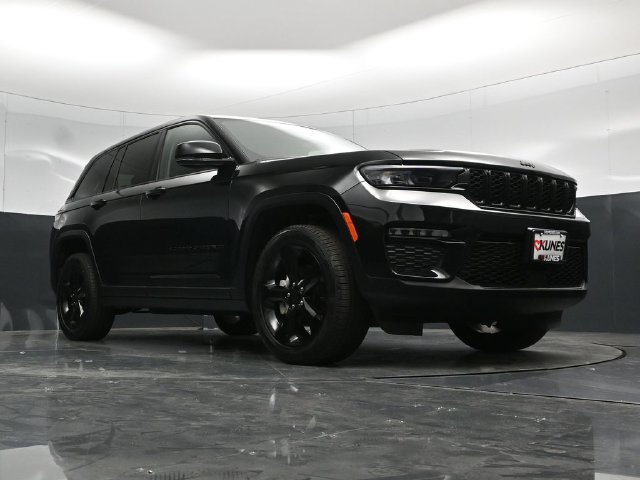 Used 2023 Jeep Grand Cherokee Limited w/ Black Appearance Package AWD/4WD image 60