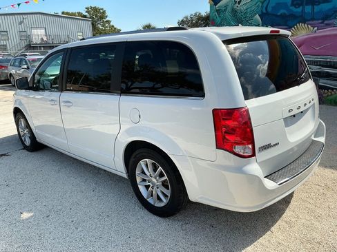 Used 2019 Dodge Grand Caravan SXT image 3