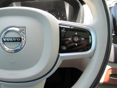 Used 2021 Volvo XC90 T6 Momentum w/ Advanced Package AWD/4WD image 26
