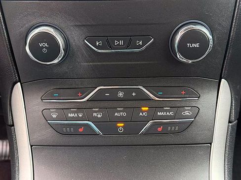 Used 2020 Ford Edge SEL AWD/4WD image 19
