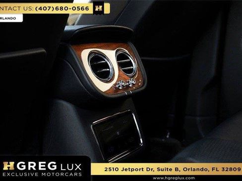 Used 2022 Bentley Bentayga image 51