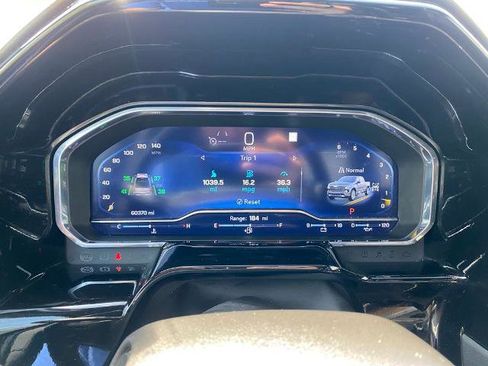 Used 2022 Chevrolet Silverado 1500 High Country w/ High Country Premium Package image 18