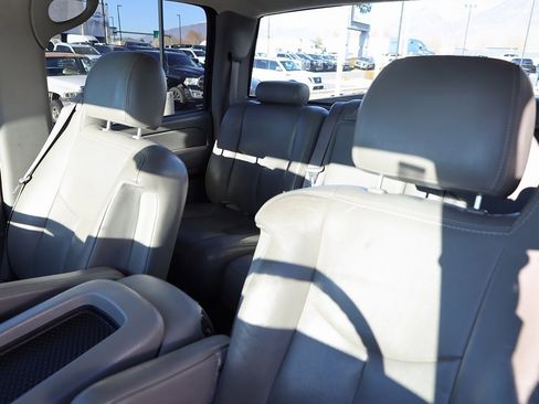 Used 2006 GMC Sierra 2500 SLT w/ Heavy-Duty Power Package image 15
