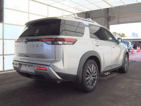 Used 2023 Nissan Pathfinder SL w/ SL Premium Package AWD/4WD image 5